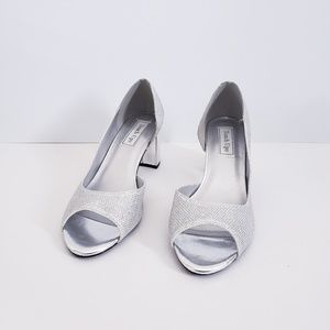 Touch ups silver shoes